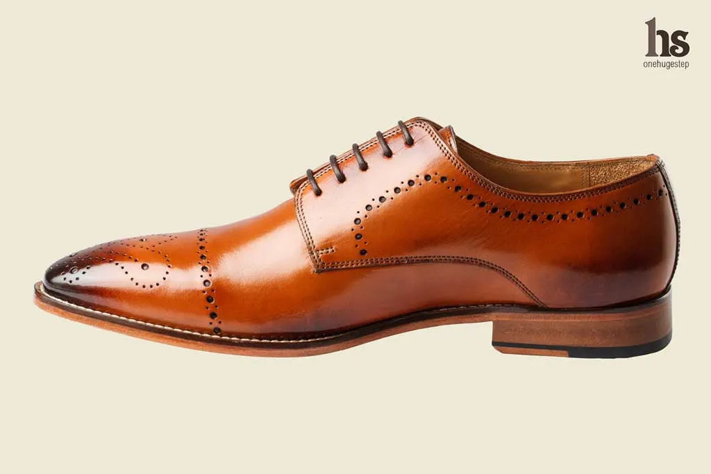 Brogue Derby With Medallion – Tan