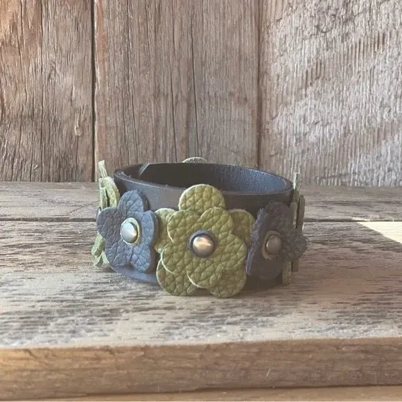 Leather Bracelet with Black and Green Flowers