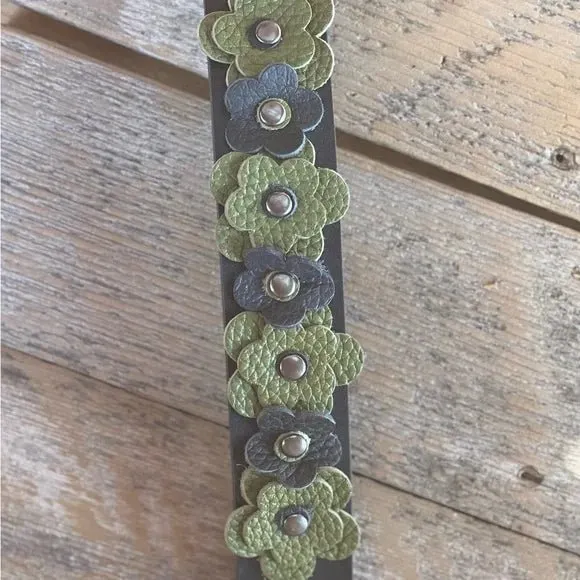 Leather Bracelet with Black and Green Flowers